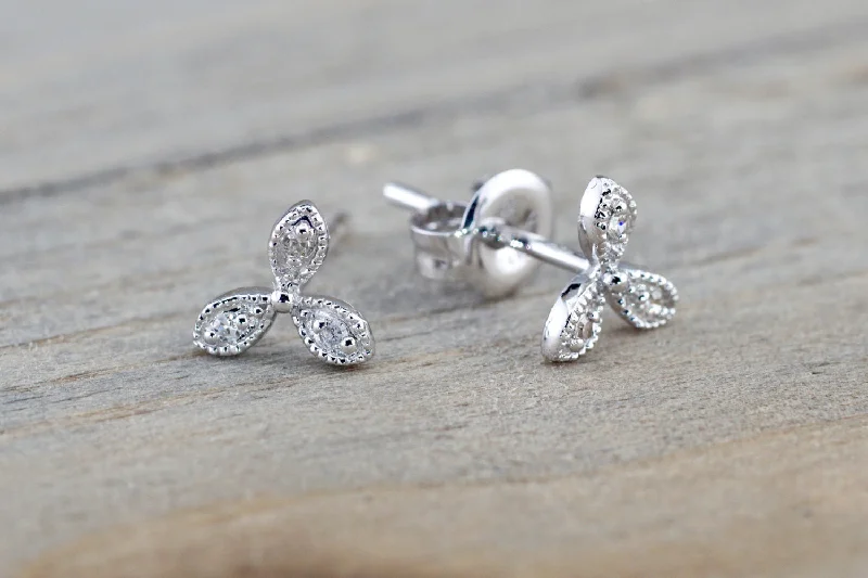 Fashionable Pearl Earrings-14k White Gold Petal Flower Earring Studs Stud