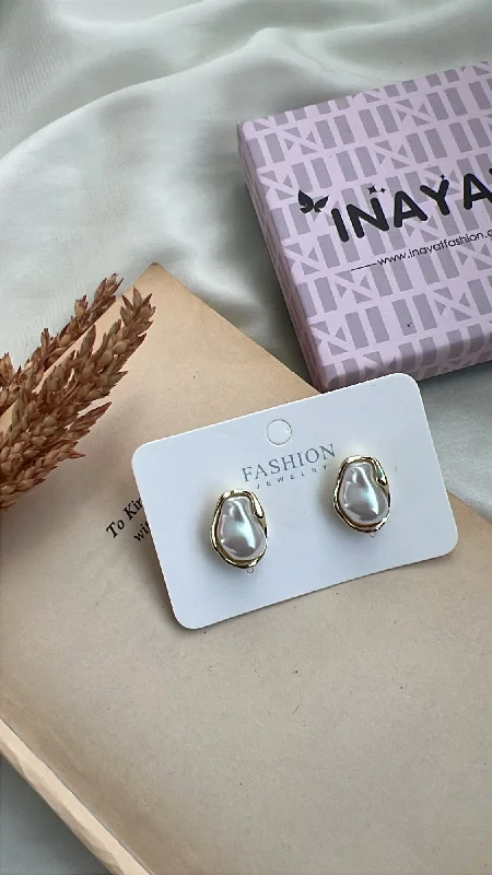 Gold and Pearl Earrings-Pearl stud earrings