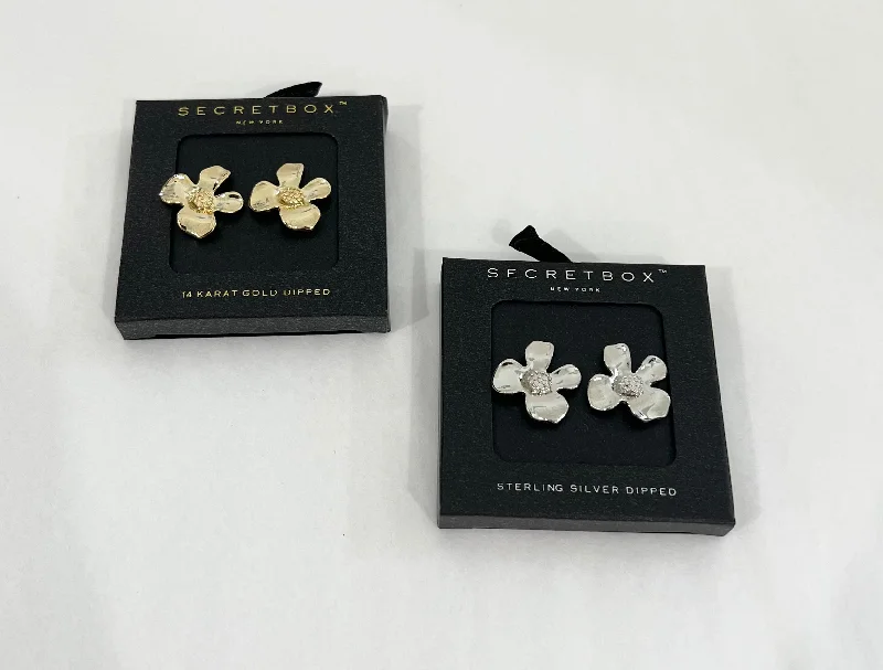 Modern Silver Earrings-Flower Stud Earrings