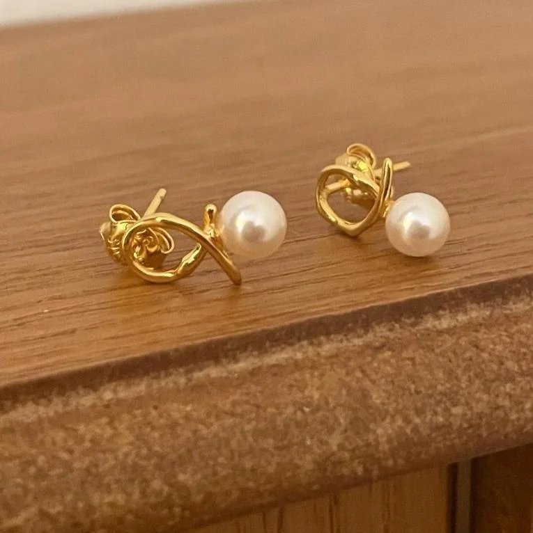 Pearl Stud Earrings C946