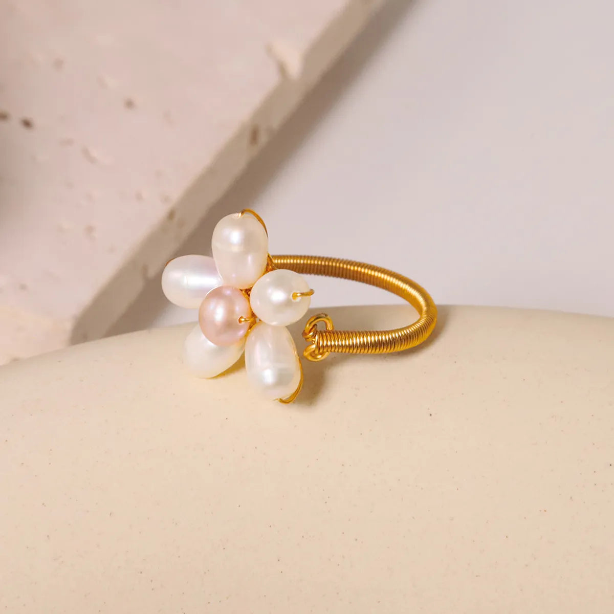 Silver Cluster Ring-Simple Style Classic Style Flower Freshwater Pearl Copper Plating Inlay Pearl 18k Gold Plated Rings